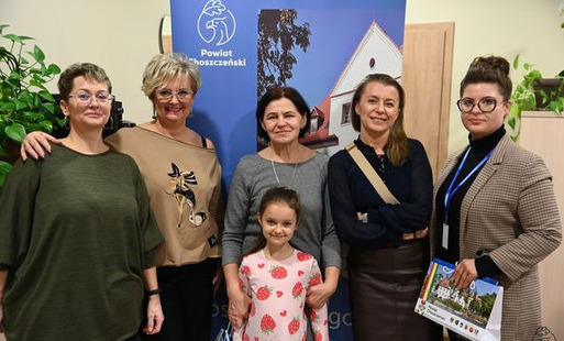 Zdjęcie do Odbi&oacute;r nagr&oacute;d w konkursie z okazji Dnia Babci i Dnia Dziadka