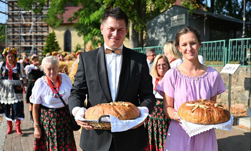 Zdjęcie do DOŻYNKI GMINNE W DRAWNIE