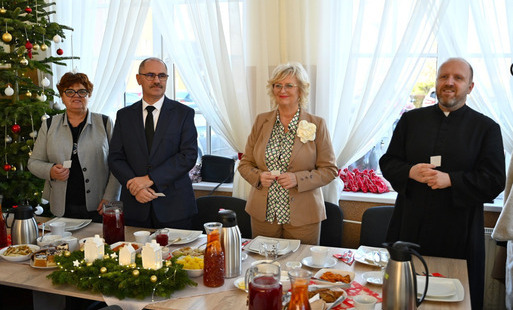 Zdjęcie do Spotkanie wigilijne w DPS w Brzezinach