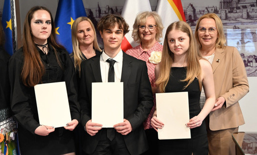 Zdjęcie do Stypendia Prezesa Rady Ministr&oacute;w dla uczni&oacute;w naszych szk&oacute;ł