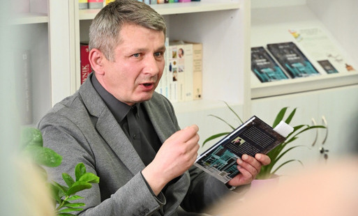 Zdjęcie do &bdquo;Poeta to ten, kt&oacute;ry widzi więcej, nawet gdy patrzy na to samo.&rdquo;