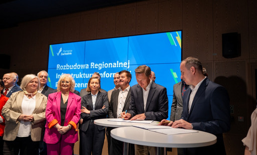 Zdjęcie do Podpisanie umowy na &bdquo;Rozbudowę Regionalnej Infrastruktury Informacji Przestrzennej&rdquo;