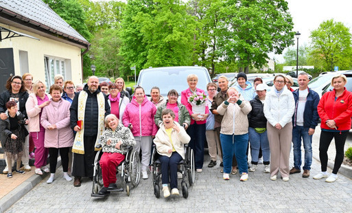 Zdjęcie do Nowy mikrobus dla Domu Pomocy Społecznej w Brzezinach