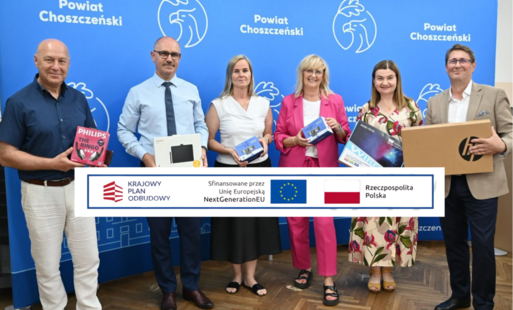 Zdjęcie do Powiat Choszczeński przekazał szkołom sprzęt do nauki zdalnej oraz wyposażenie laboratori&oacute;w AI 