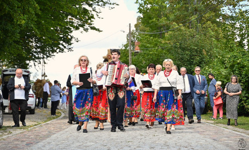 Zdjęcie do DOŻYNKI GMINNE W BIERZWNIKU